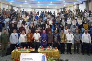 Foto bersama acara kuliah umum dan penandatanganan