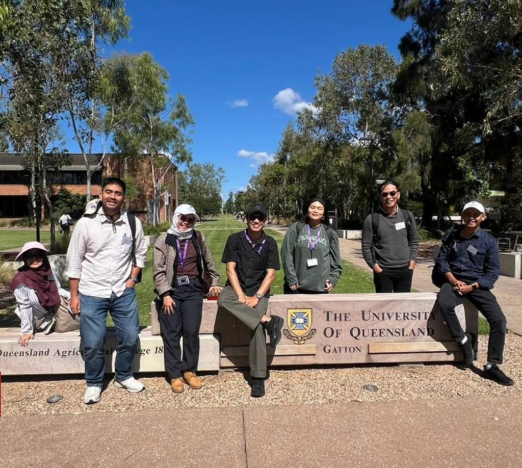 Group posing at University of Queensland Gatton sign
