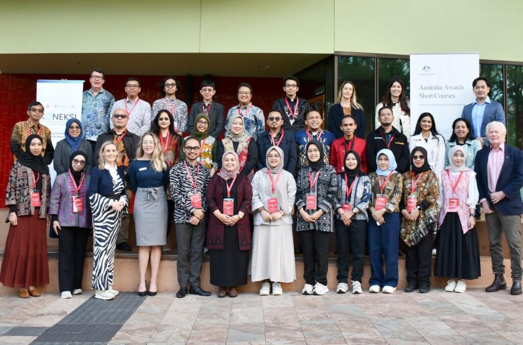 Foto kelompok peserta Australia Awards Short Courses