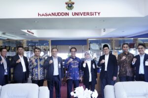 bsi salurkan beasiswa rp250 juta di unhas, perkuat kolaborasi pengembangan ekonomi syariah (3)