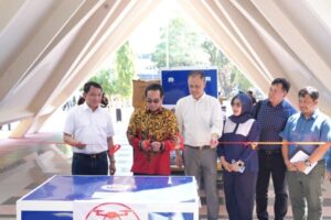 Upacara pemotongan pita peresmian pameran teknologi