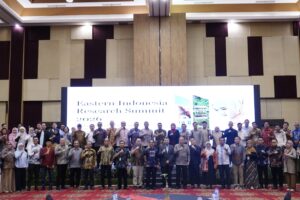 Foto bersama Eastern Indonesia Research Summit 2026