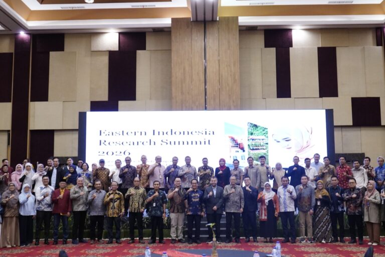Foto bersama Eastern Indonesia Research Summit 2026