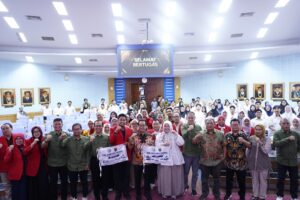 Foto bersama Tim Ekspedisi Patriot di auditorium