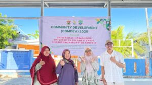 Empat orang berpose di acara COMDEV 2026