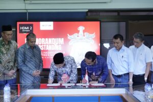 Penandatanganan MoU antara perwakilan institusi resmi