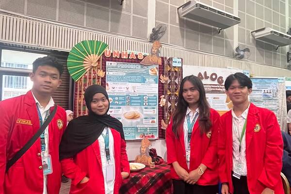 inovasi diversifikasi pangan, mahasiswa vokasi unhas raih bronze medal di malaysia