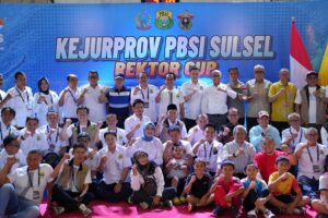 Foto bersama peserta Kejurprov PBSI Sulsel Rektor Cup