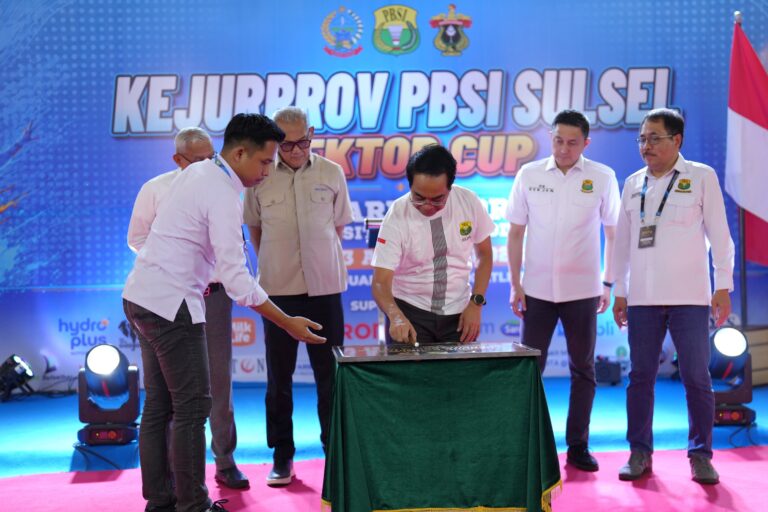 Peresmian kejuaraan PBSI Sulsel dengan penandatanganan prasasti