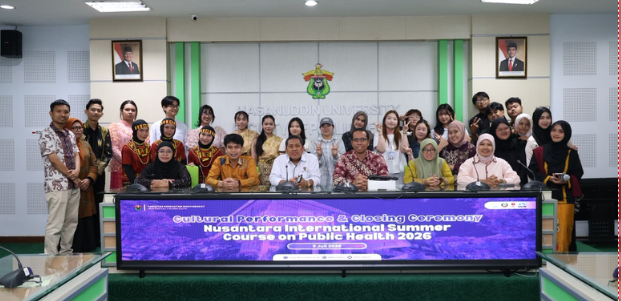 Group photo at public health summer course ceremony