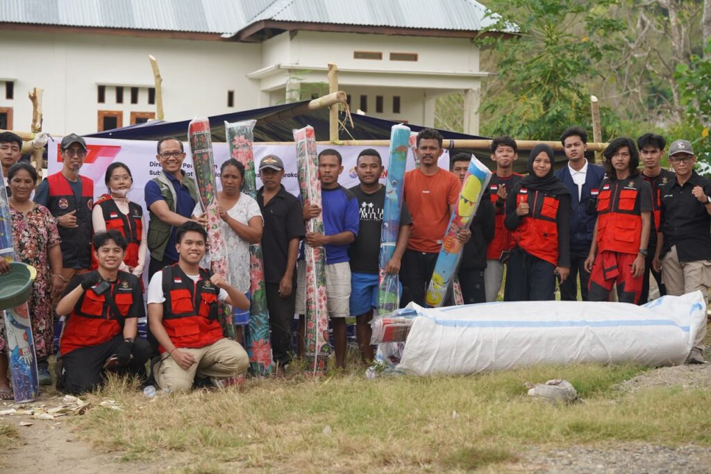 KKN Tanggap Bencana Unhas Salurkan Bantuan untuk 40 KK Terdampak di Manggarai Timur