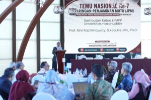Pembicara menyampaikan sambutan di konferensi nasional