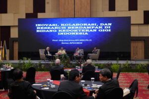 Diskusi panel kedokteran gigi di konferensi Indonesia