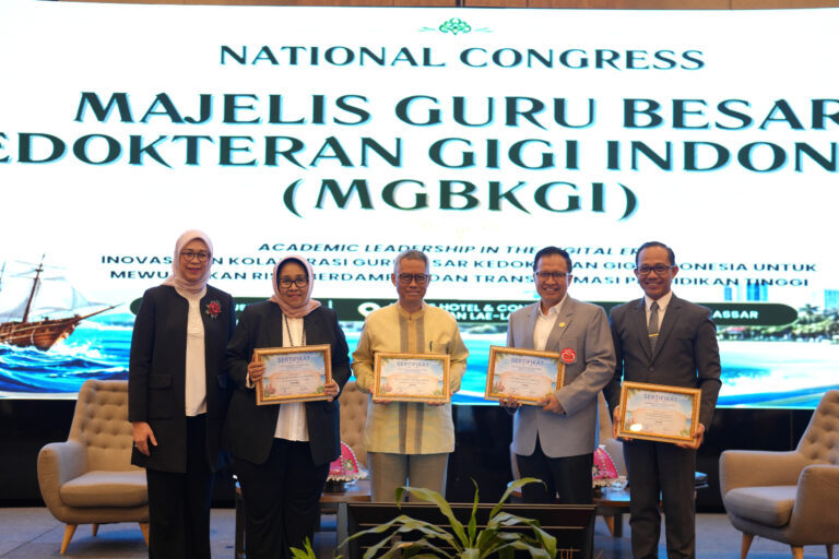 Penyerahan sertifikat pada Kongres Nasional MGBKGI