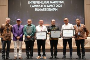 Penyerahan sertifikat Campus for Impact 2026 Sulawesi Selatan