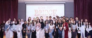 Students pose at Chula Dent Bridge event