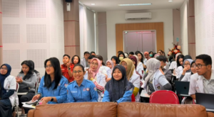 Students and attendees seated in a crowded classroom workshop