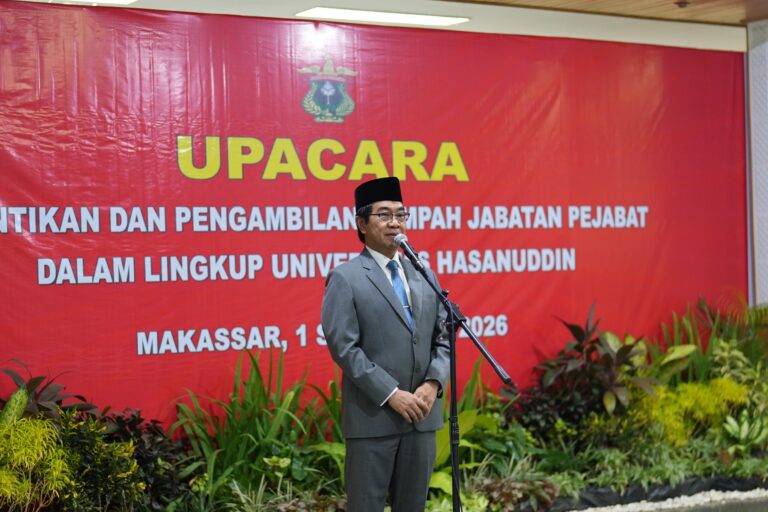 Lantik 110 Pejabat, Rektor Unhas Tekankan Kinerja dan Kolaborasi untuk Pejabat Baru