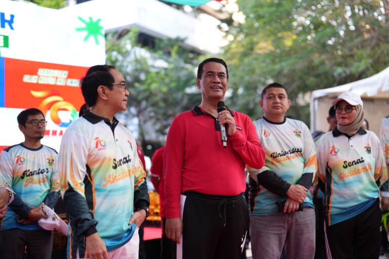 Menteri Pertanian dan Walikota Makassar Ramaikan Fun Walk Dies Natalis ke-70 Unhas