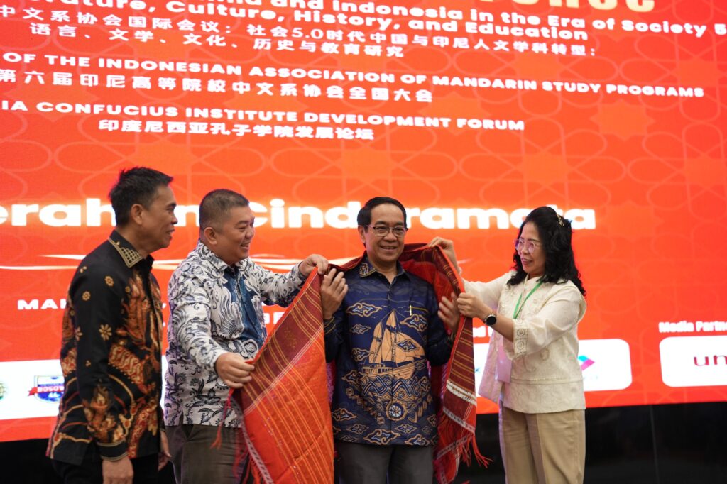 Konferensi Internasional Bahasa Mandarin Unhas Bahas Transformasi Humaniora Indonesia–Tiongkok di Era Society 5.0
