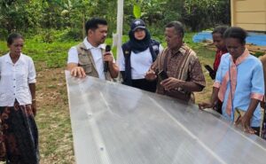 Tim Ekspedisi Patriot Unhas Perkenalkan Pengering Pala dan Alat Belajar Energi Surya di Fakfak Timur
