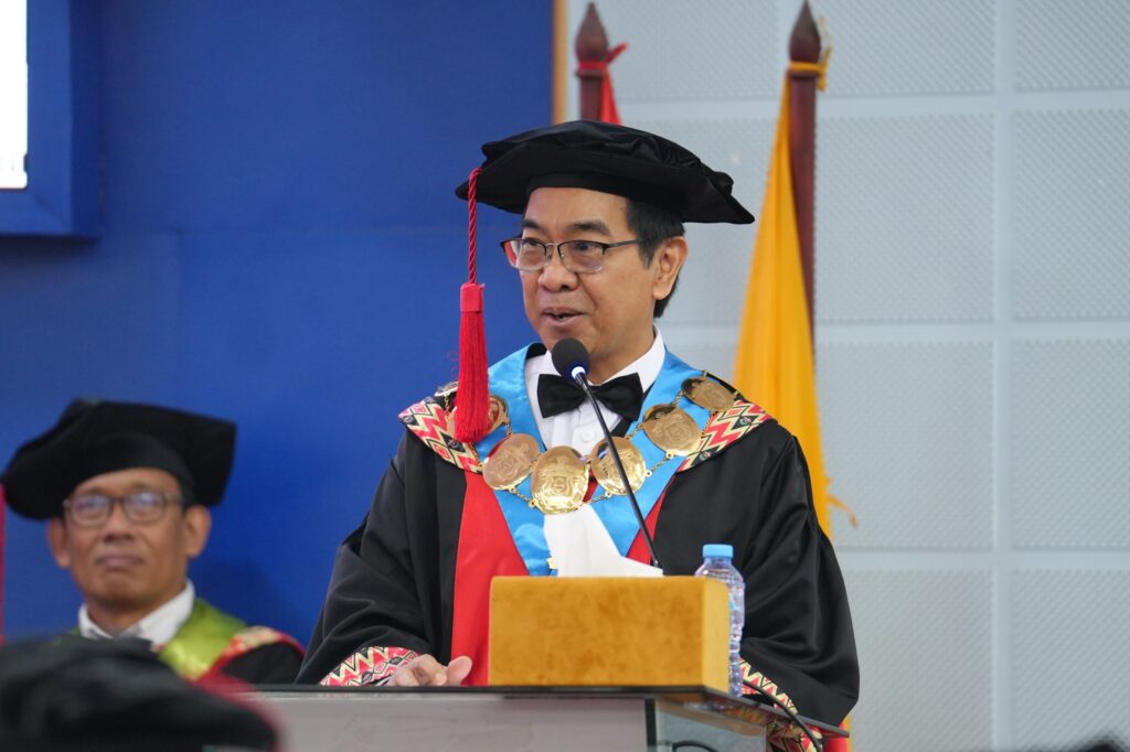 Unhas Kukuhkan Lima Guru Besar Fakultas Hukum, Prof. JJ: Dorong Pemikiran yang Menyentuh Akar Persoalan