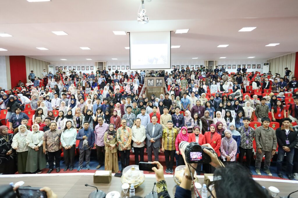 Kuliah Umum di FH Unhas, Ketua Komisi Yudisial RI Bahas Penguatan Pengawasan Hakim