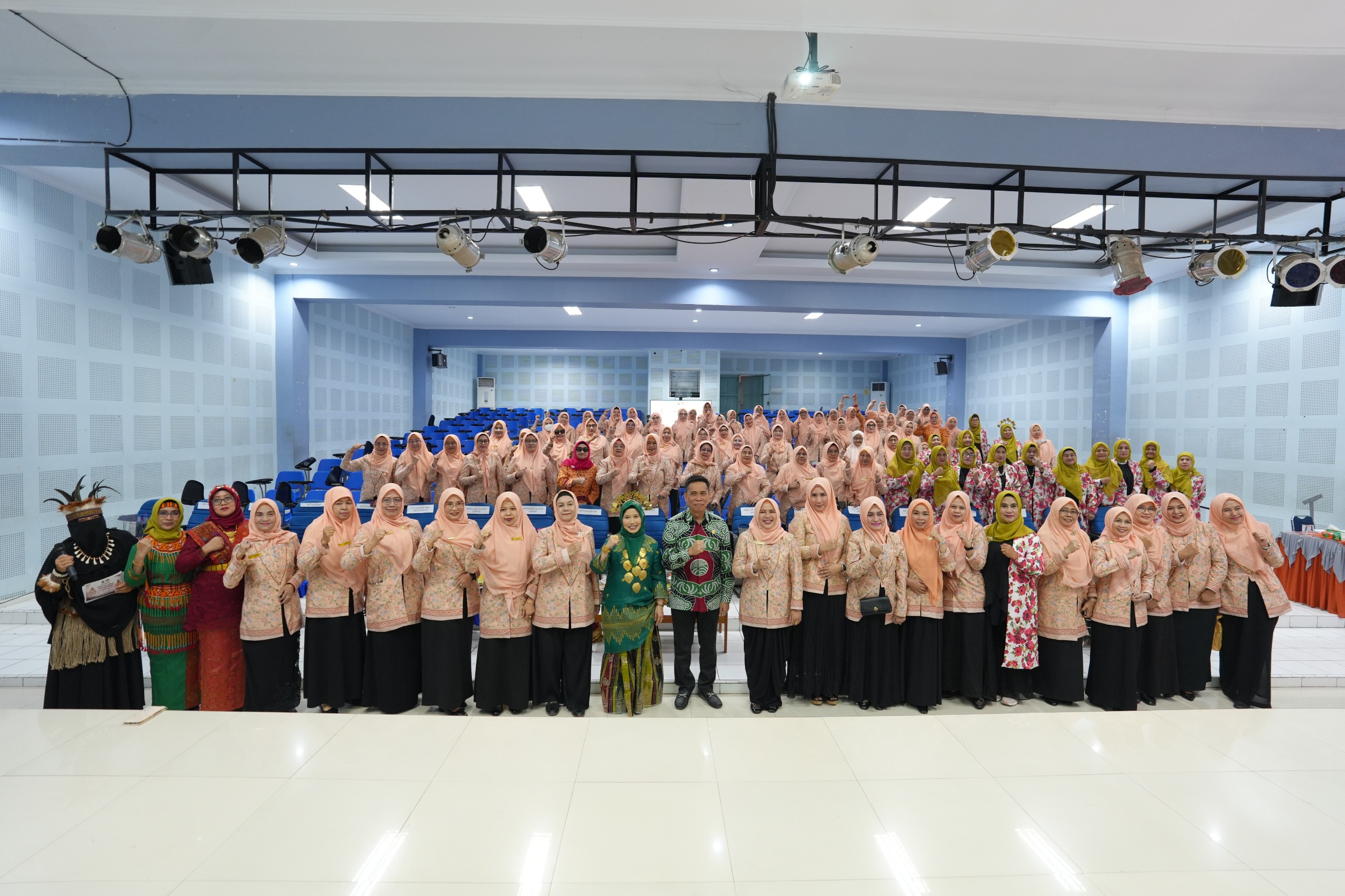 Pertemuan Bulanan DWP Unhas Bahas Peran Perempuan dalam Keberagaman Budaya