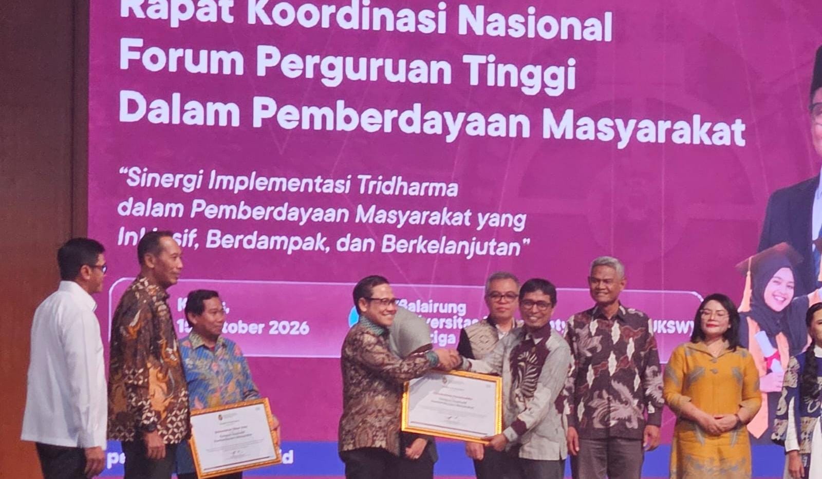 Unhas Raih Penghargaan Kampus Inspiratif Pemberdayaan Masyarakat dari Kemenko PM