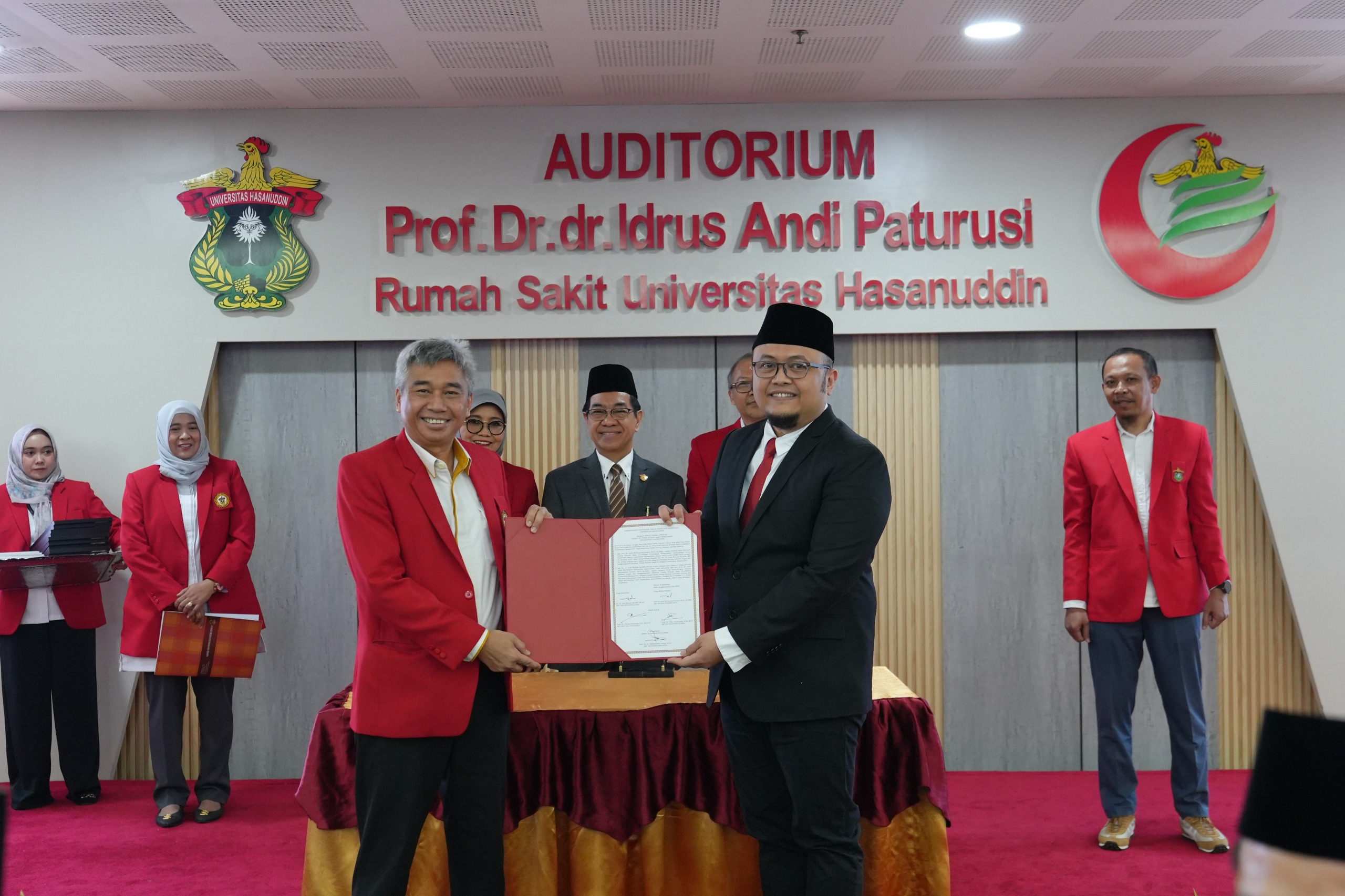 Rektor Unhas Melantik Jajaran Pejabat Rumah Sakit, Tekankan Keberlanjutan Pelayanan