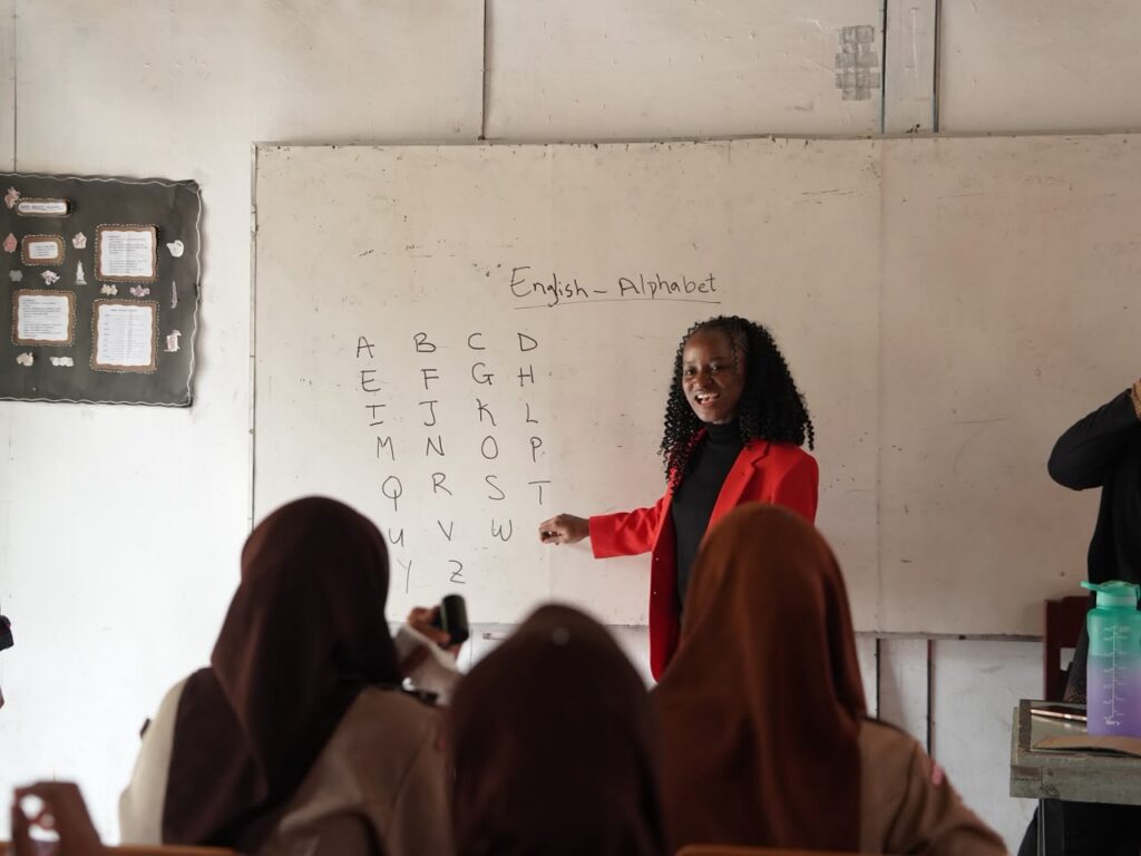 Unhas Fasilitas Mahasiswa dari 14 Negara Belajar Keberagaman, Pengabdian, dan Konservasi Laut di Makassar